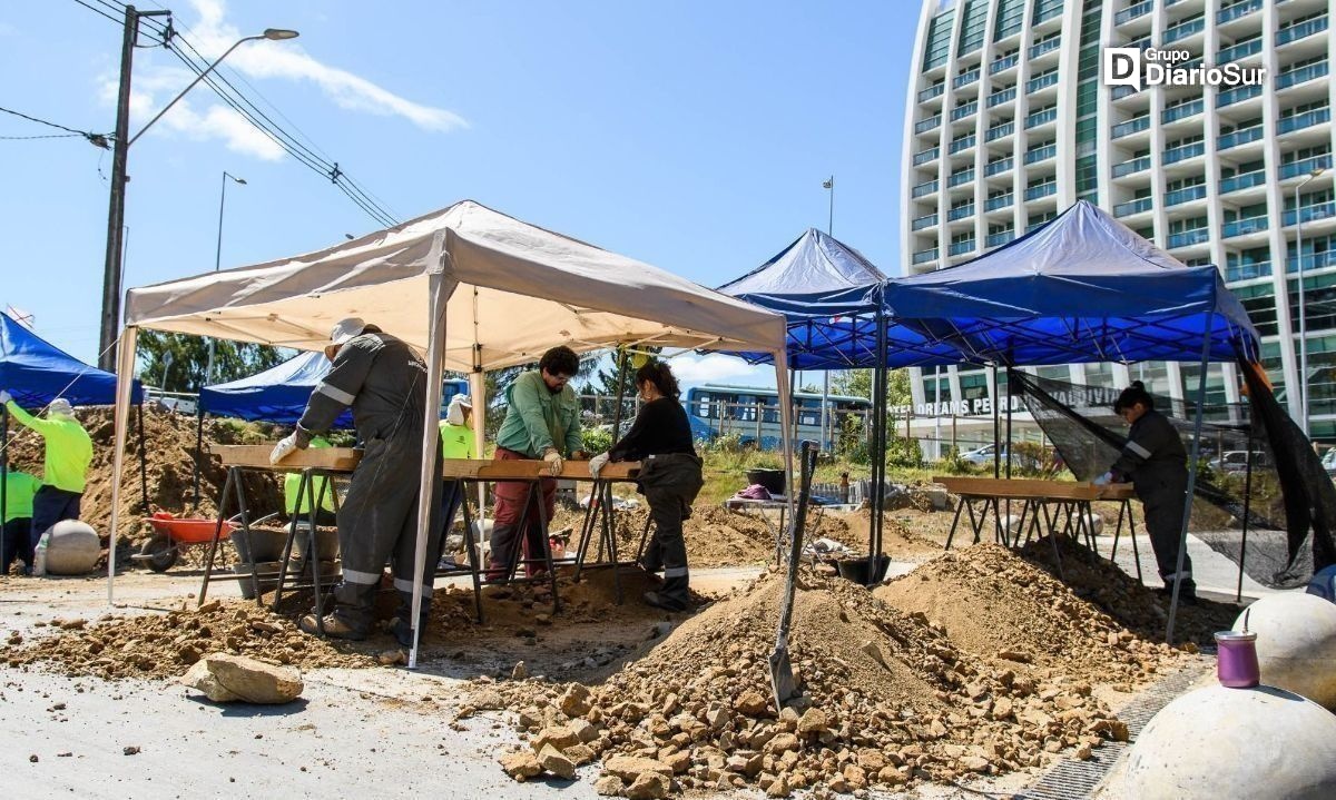 Municipio abrió licitación para reinicio de obras en plazas Chile y Pedro de Valdivia