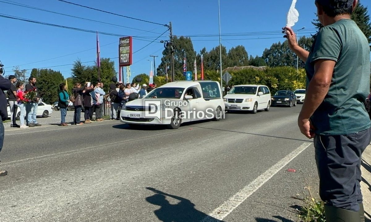 Cayurruca da emotiva despedida a familia trágicamente asesinada  