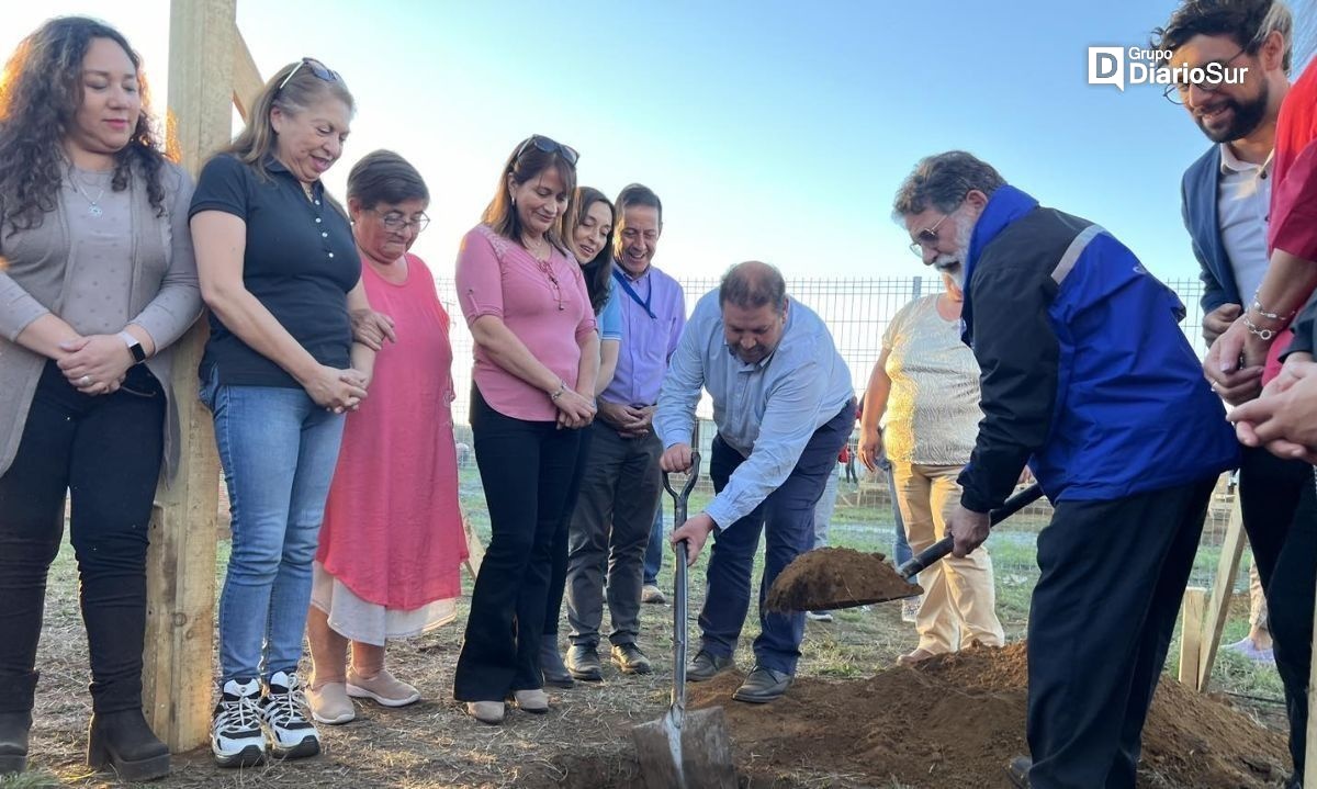 Instalan primera piedra para posta en localidad rural de La Unión