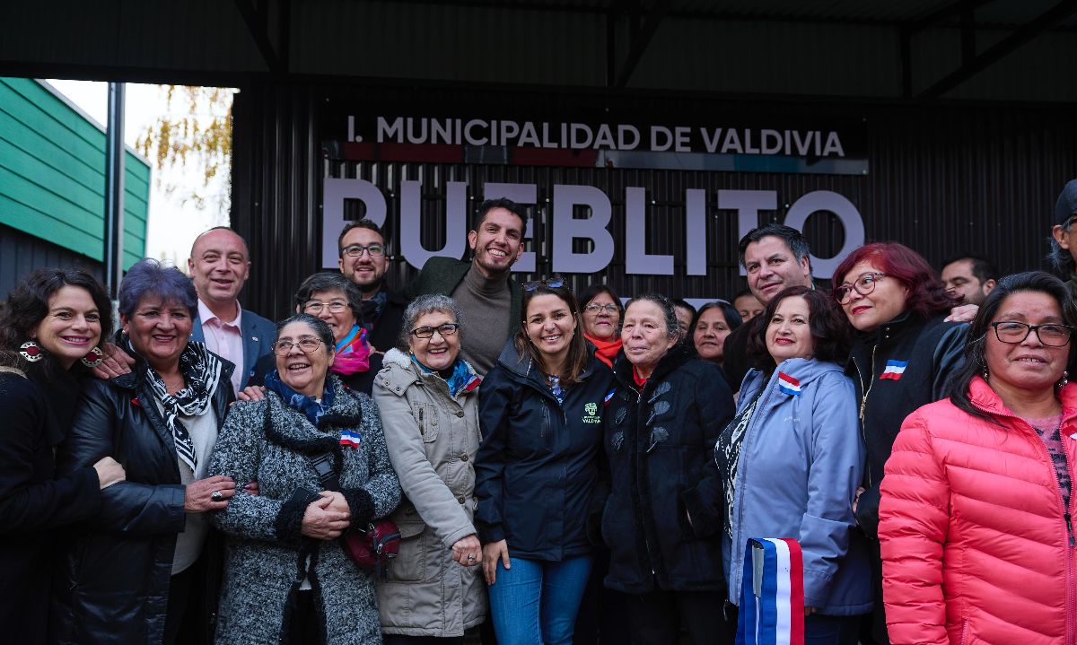 Municipio de Valdivia inauguró nuevo y mejorado Pueblito Comercial