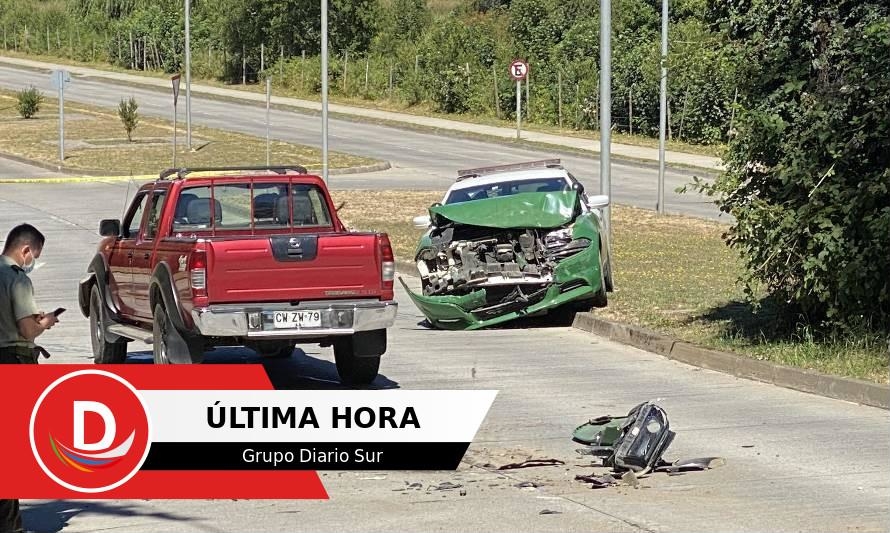 Valdivia: reportan colisión frontal entre camioneta y patrulla de Carabineros 