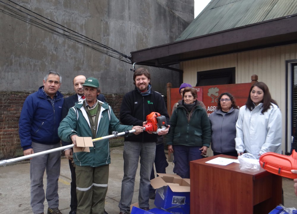 CONAF y municipio de La Unión firmaron convenio de colaboración para hermosear la comuna