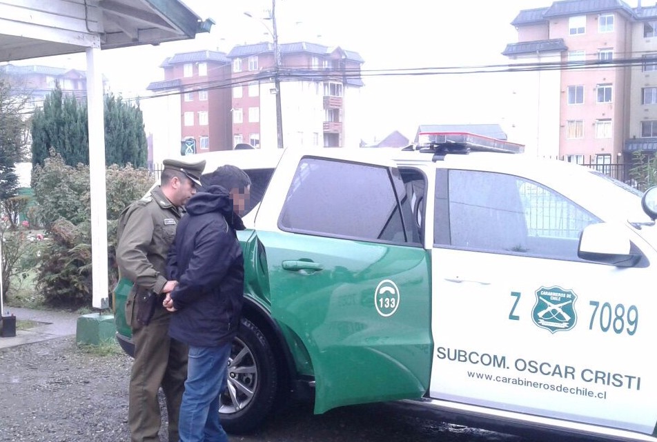 Detenido sujeto que conducía contra el tránsito y trató de atropellar a carabinero